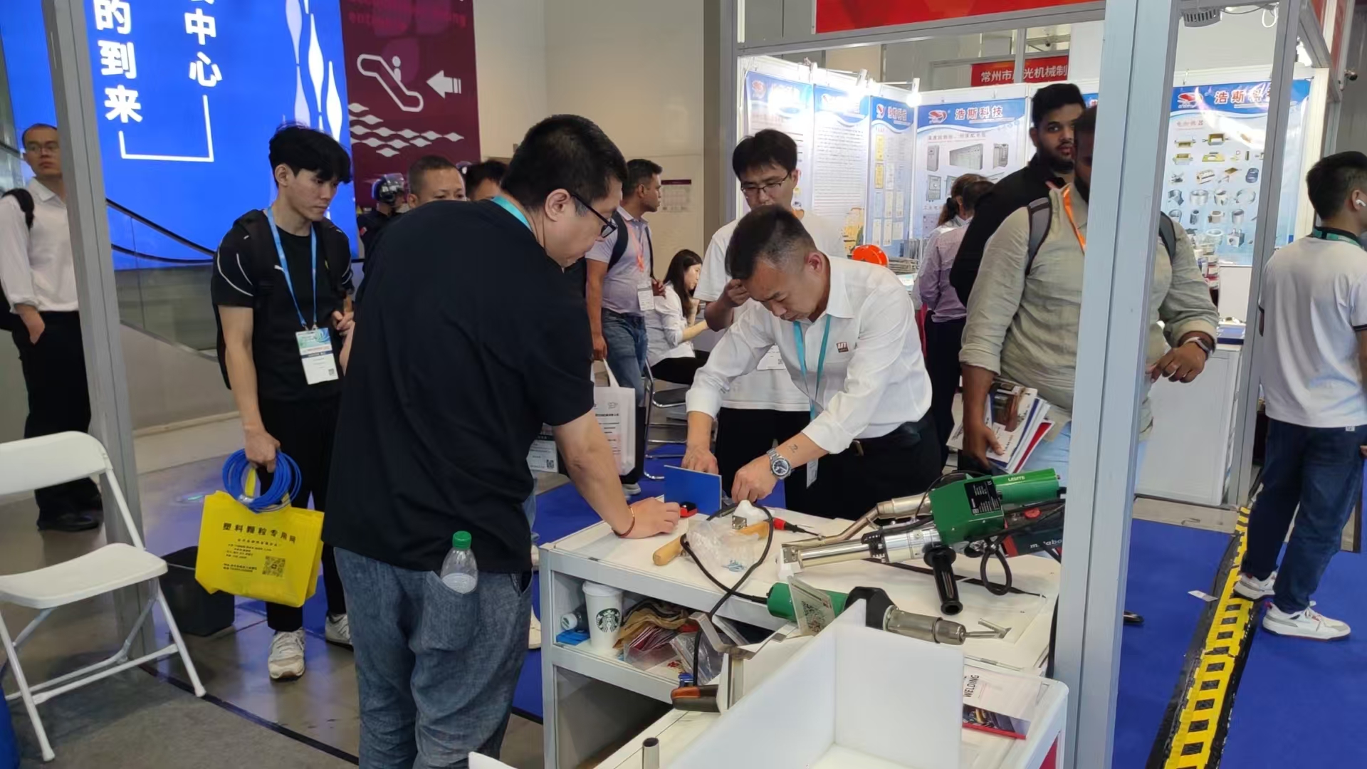 f06d6a5b86186254a40b7dcf4ea9841